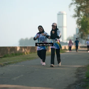 Runner Photo 6085875