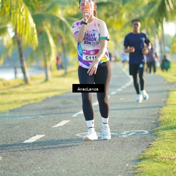 Runner Photo 6092055