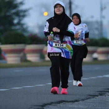 Runner Photo 6094356