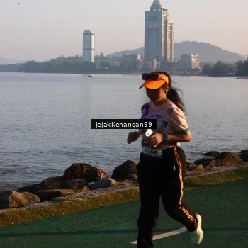 Runner Photo 6098846