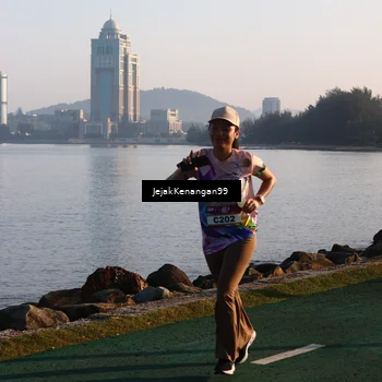 Runner Photo 6100041