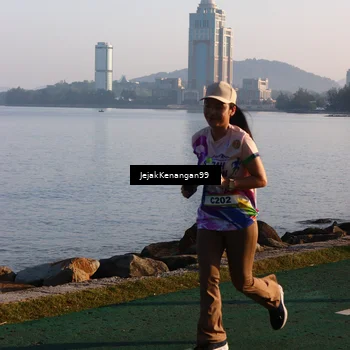 Runner Photo 6100115