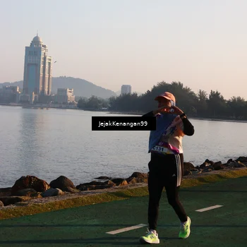 Runner Photo 6100230