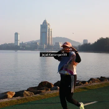 Runner Photo 6100246