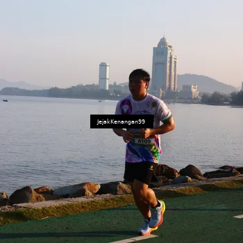 Runner Photo 6100493