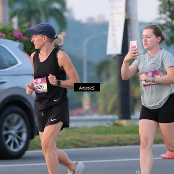 Runner Photo 6101914