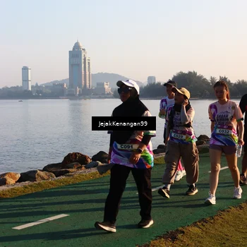 Runner Photo 6103246