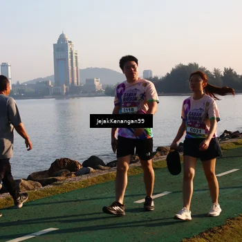 Runner Photo 6103312