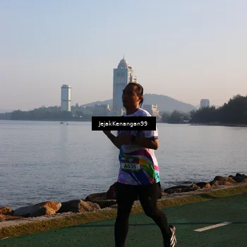 Runner Photo 6104042