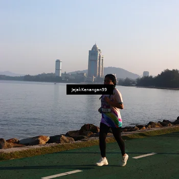 Runner Photo 6104772