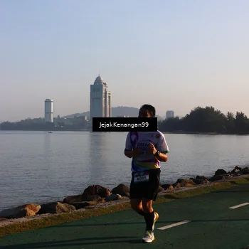 Runner Photo 6105003