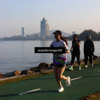 Runner Photo 6105111