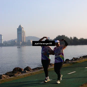 Runner Photo 6105462
