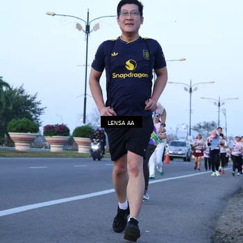 Runner Photo 6117900