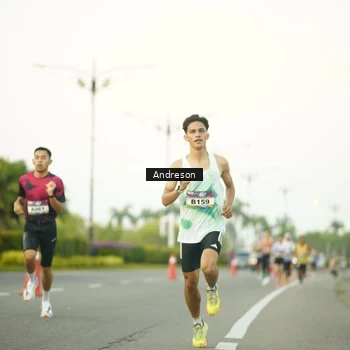 Runner Photo 6120318