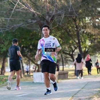 Runner Photo 6121103