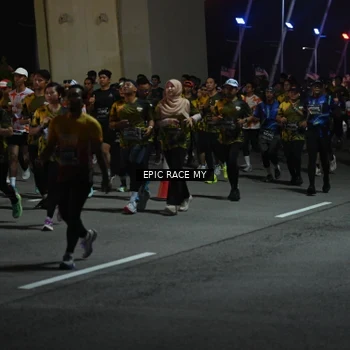 Runner Photo 6130072