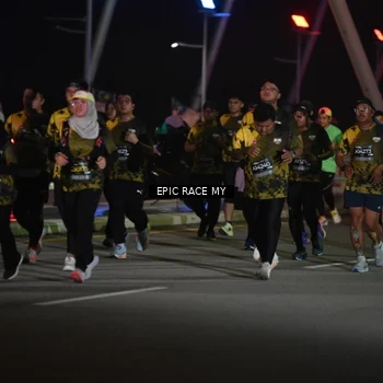 Runner Photo 6132049