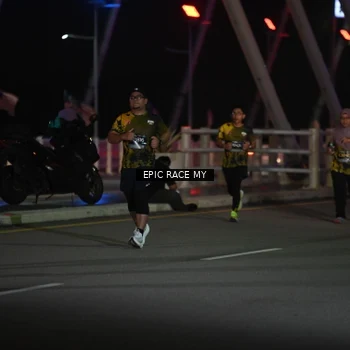 Runner Photo 6133773