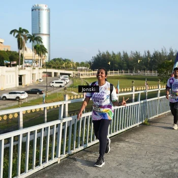 Runner Photo 6136657