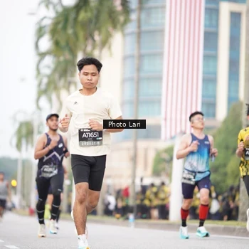Runner Photo 6136868