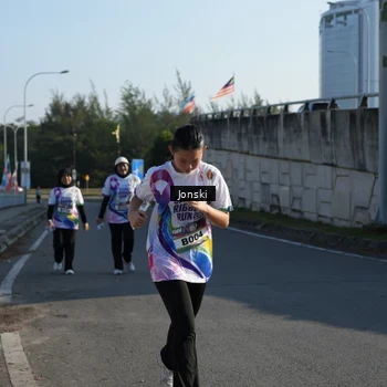 Runner Photo 6136895