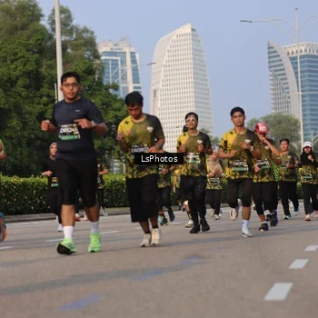 Runner Photo 6140023