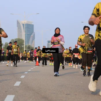 Runner Photo 6143023