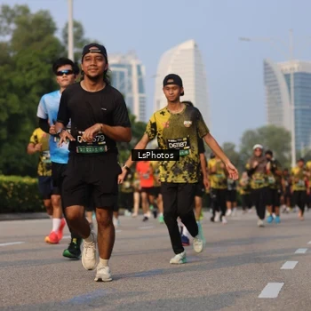 Runner Photo 6149334