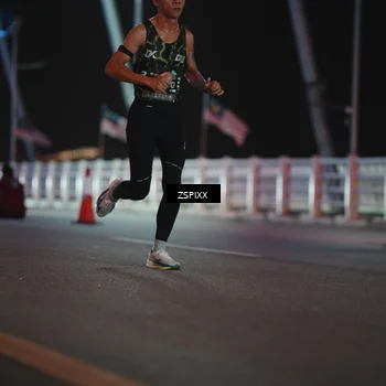 Runner Photo 6156717