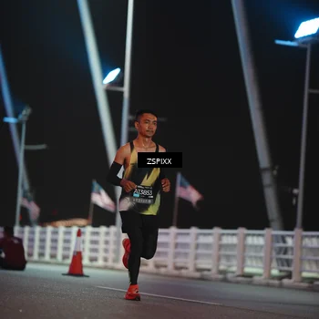 Runner Photo 6157132