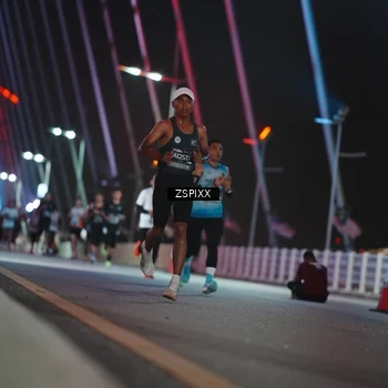Runner Photo 6158054