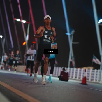 Runner Photo 6158106