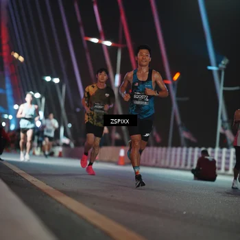 Runner Photo 6158530