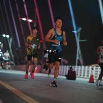 Runner Photo 6158597