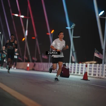 Runner Photo 6158675