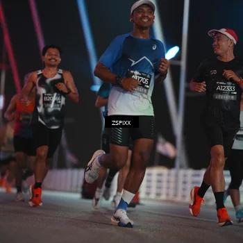 Runner Photo 6163750