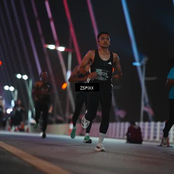 Runner Photo 6167100