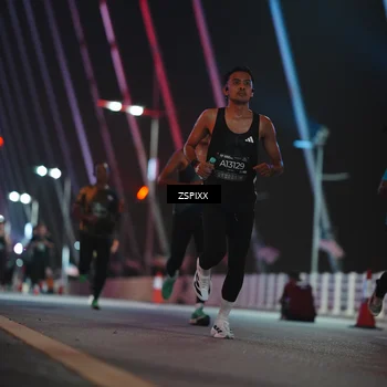 Runner Photo 6167181