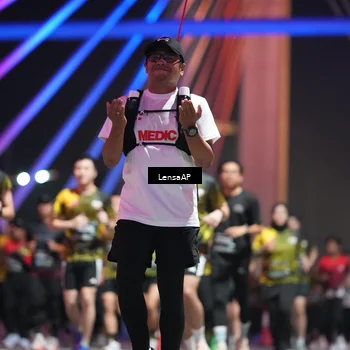Runner Photo 6180105