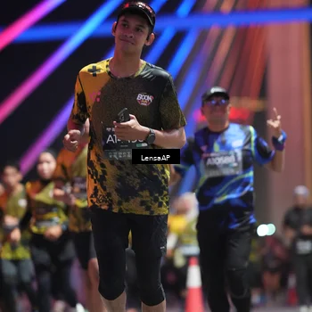 Runner Photo 6180309