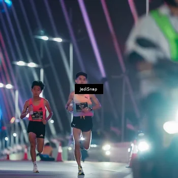 Runner Photo 6180400