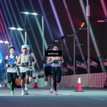 Runner Photo 6180792