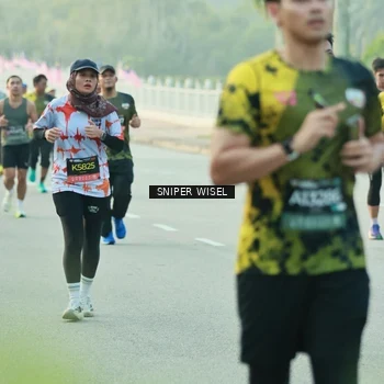 Runner Photo 6181234