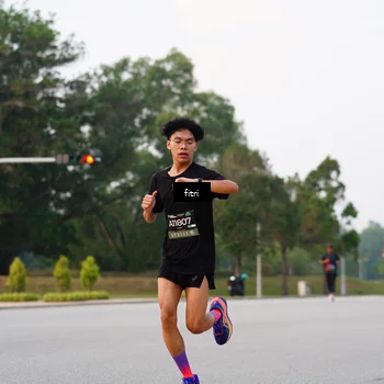 Runner Photo 6182840