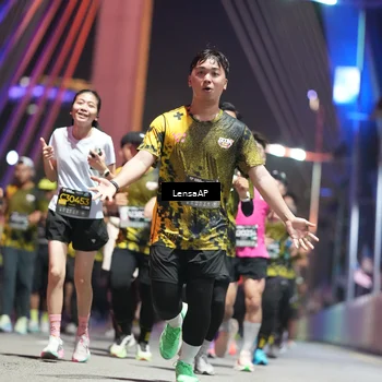 Runner Photo 6182859