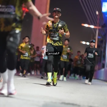 Runner Photo 6183044