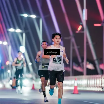 Runner Photo 6185040