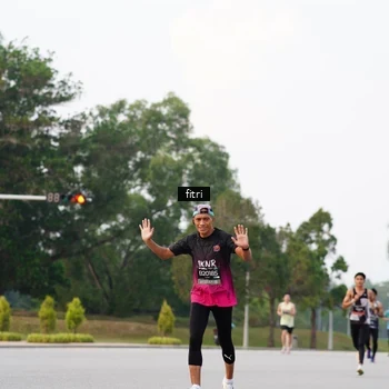 Runner Photo 6185848