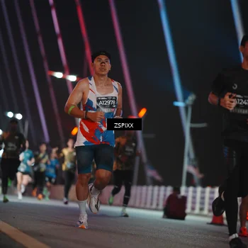 Runner Photo 6187657